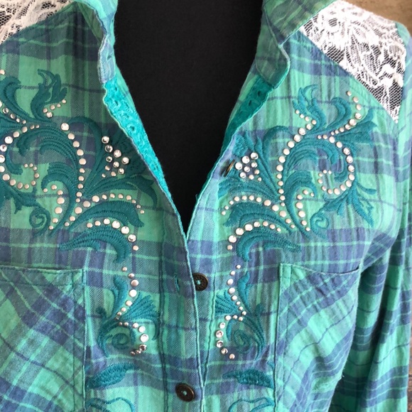 Great MISS ME Shirt with Bling, Lace, Embroidery & Sass! Small ⭐️🌸 - Picture 4 of 13